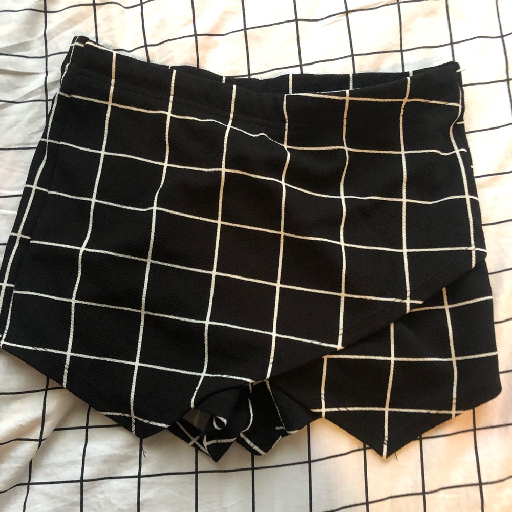 cute black and white grid skort